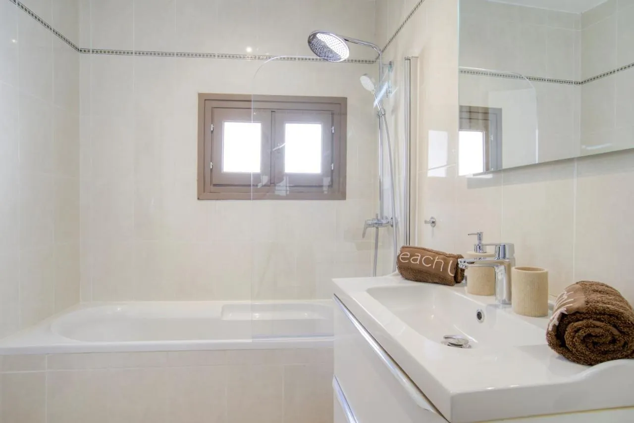 Appartement Cosy, Modern, Fully Equipped, Air Conditioning, Nice Historical, Old Town, 1Minute Walk From Beach - 