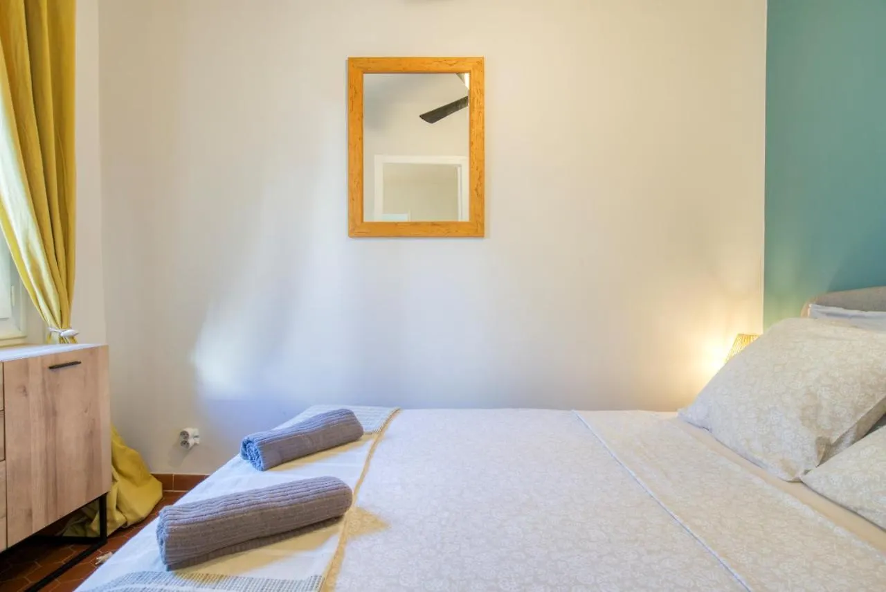 Cosy, Modern, Fully Equipped, Air Conditioning, Nice Historical, Old Town, 1Minute Walk From Beach - 