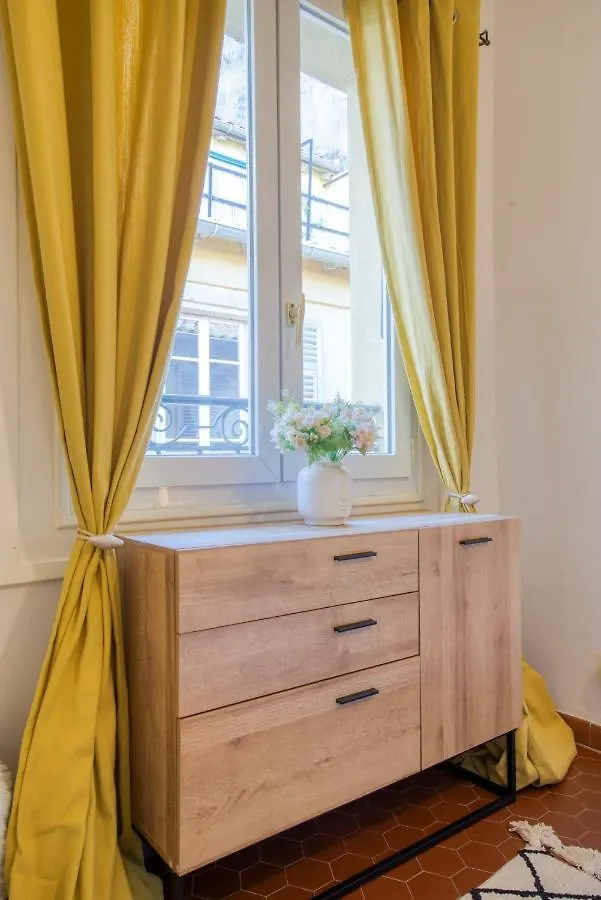 Cosy, Modern, Fully Equipped, Air Conditioning, Nice Historical, Old Town, 1Minute Walk From Beach - 