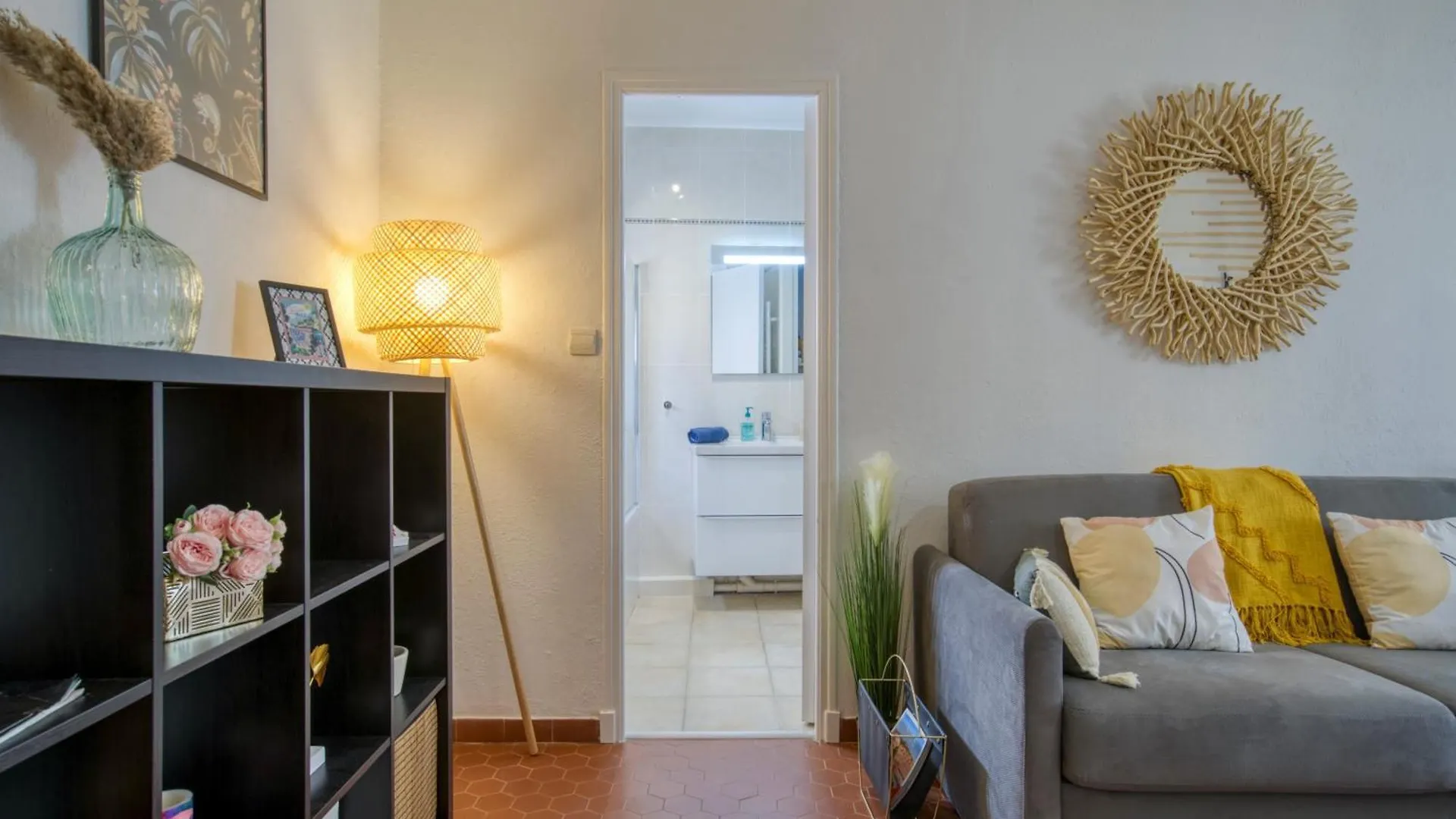 Cosy, Modern, Fully Equipped, Air Conditioning, Nice Historical, Old Town, 1Minute Walk From Beach - 