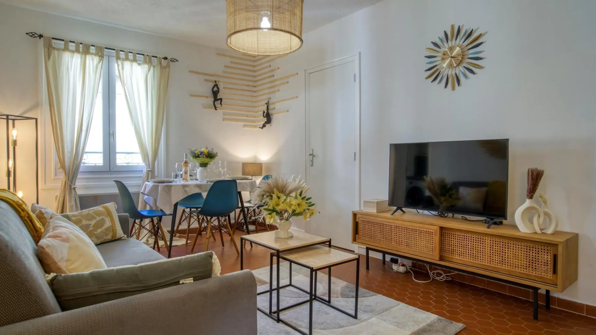 Cosy, Modern, Fully Equipped, Air Conditioning, Nice Historical, Old Town, 1Minute Walk From Beach - 