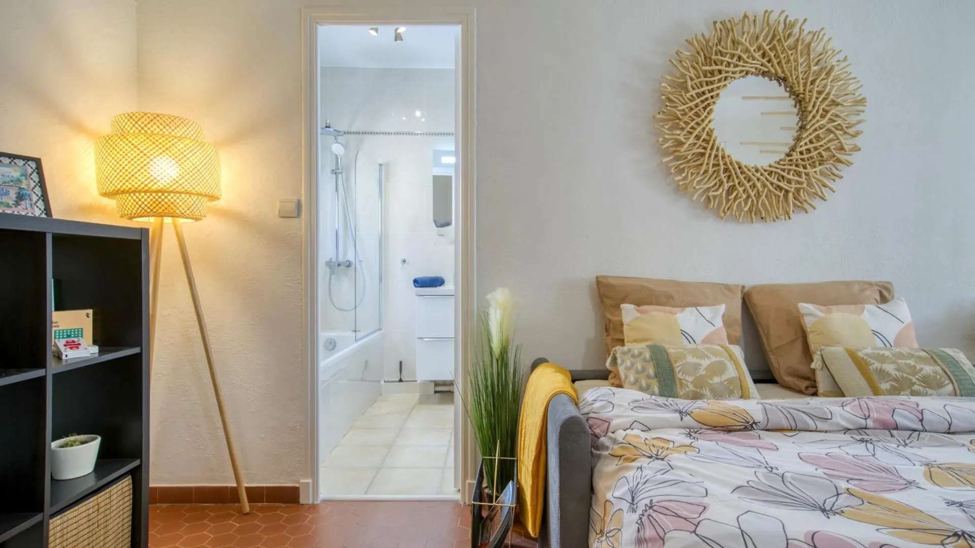 Cosy, Modern, Fully Equipped, Air Conditioning, Nice Historical, Old Town, 1Minute Walk From Beach - 