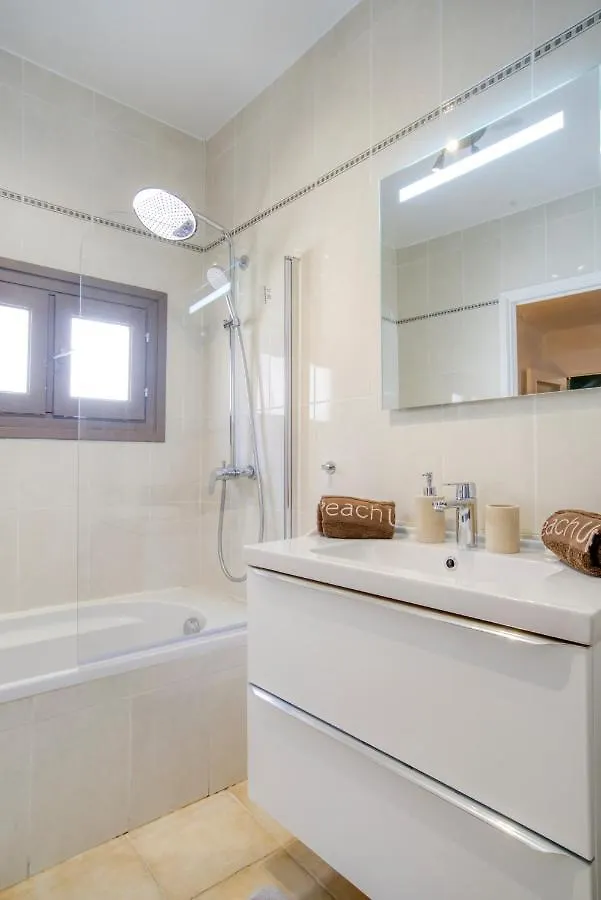 Cosy, Modern, Fully Equipped, Air Conditioning, Nice Historical, Old Town, 1Minute Walk From Beach - 