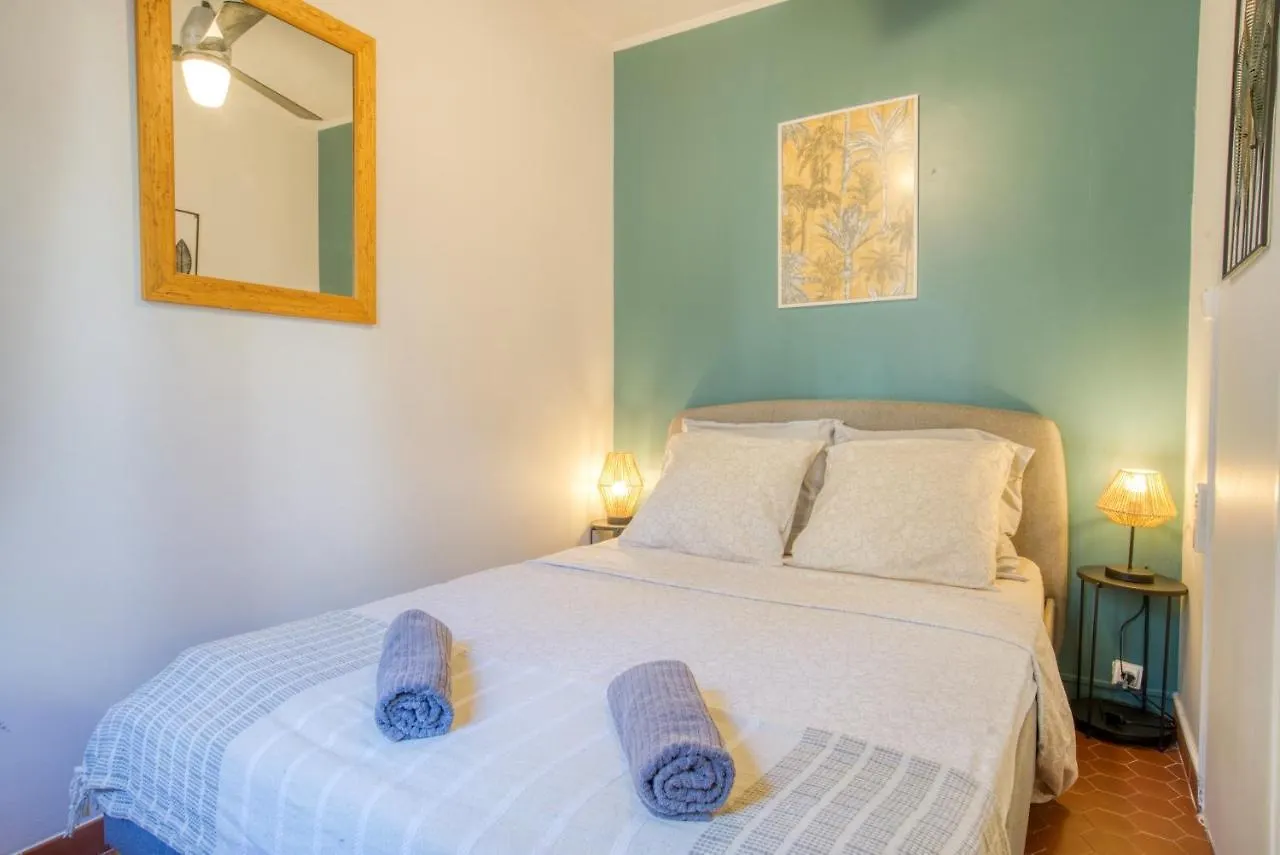 Lägenhet Cosy, Modern, Fully Equipped, Air Conditioning, Nice Historical, Old Town, 1Minute Walk From Beach - 