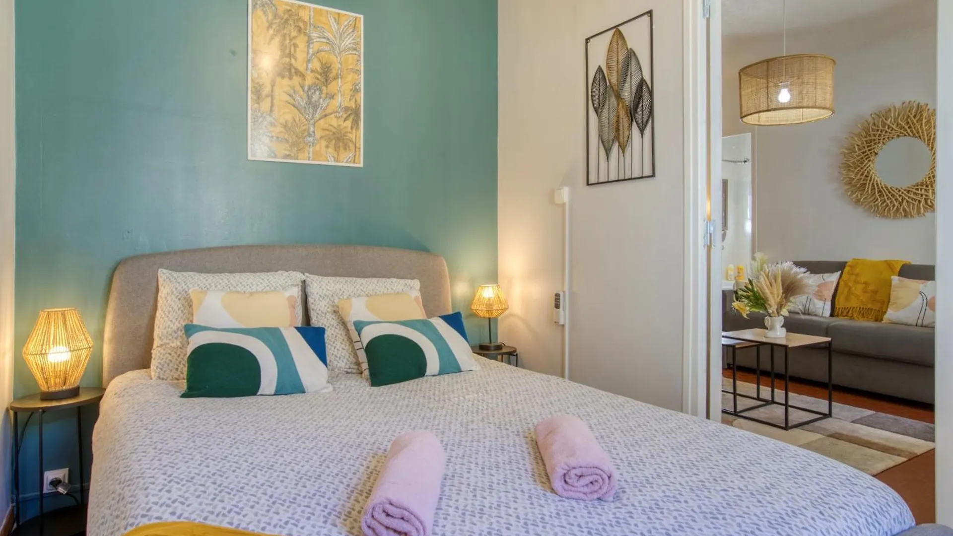 Lägenhet Cosy, Modern, Fully Equipped, Air Conditioning, Nice Historical, Old Town, 1Minute Walk From Beach - 