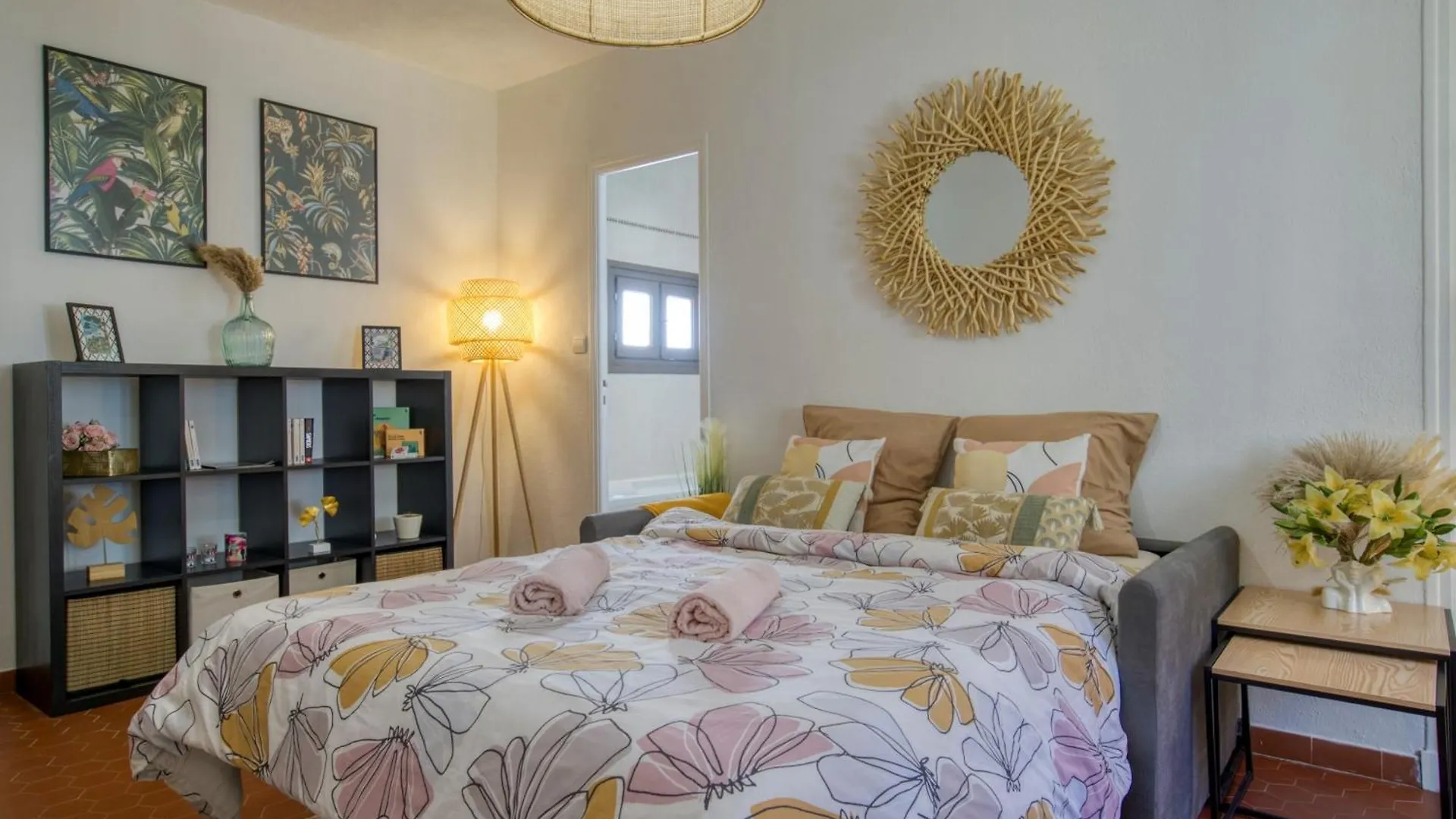 Cosy, Modern, Fully Equipped, Air Conditioning, Nice Historical, Old Town, 1Minute Walk From Beach - 